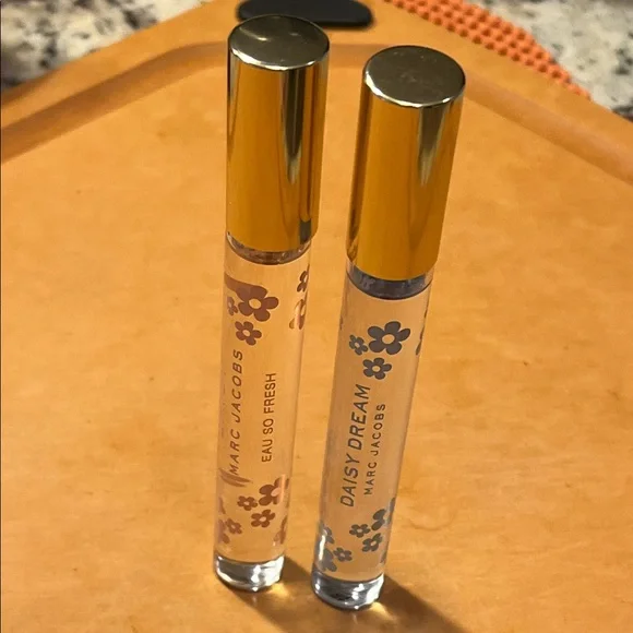 Marc Jacobs travel Rollerball fragrances - Picture 2 of 3